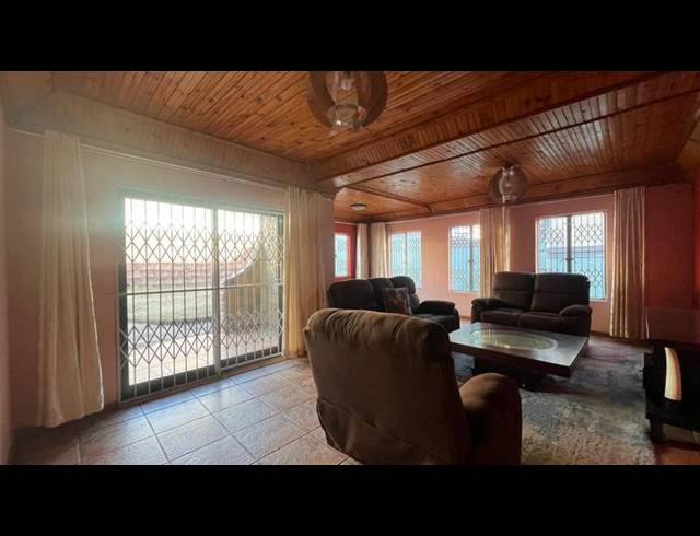 3 BEDROOM HOUSE FOR SALE IN VALDIN HEIGHTS